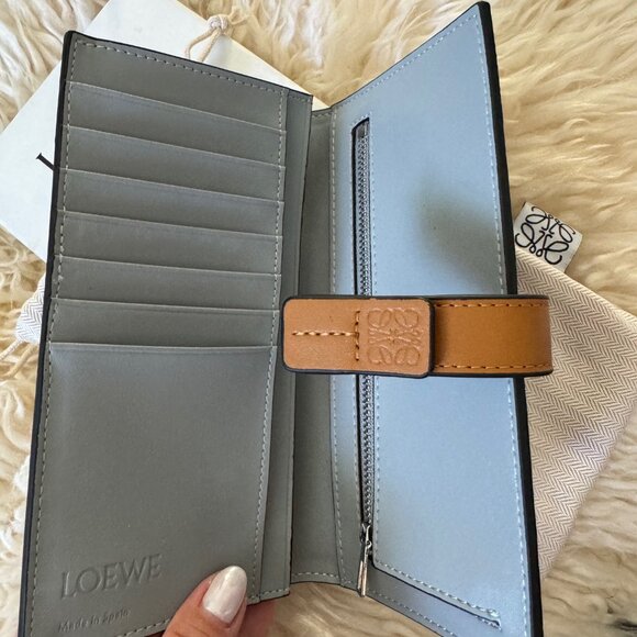Loewe Large Vertical Wallet in Soft Grained Calfskin - Brand New - Picture 7 of 10